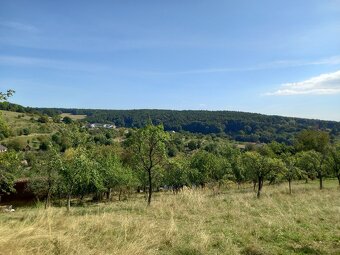 Slunné místo s duší, výhledem i st. povolením :) 4000 m2 - 11