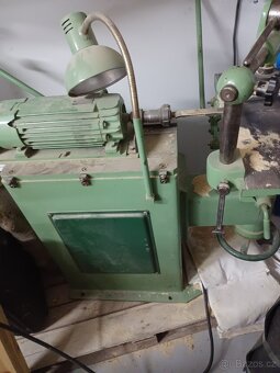 Vybavení truhlářské dílny,fréza,dlabačka,bruska. - 11