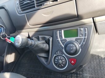 FIAT ULYSSE 2,2JTD 07/2005 NAJETO 172000km, 94kW - 11