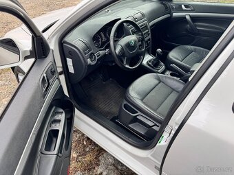ŠKODA OCTAVIA 2 COMBI 1.4 TSI 90kW ELEGANCE - 11