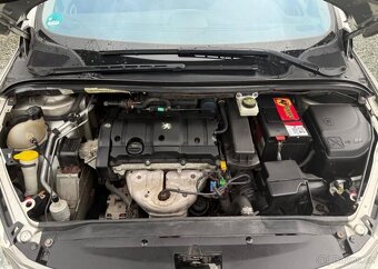 Peugeot 307 1.6i KLIMA benzín manuál 80 kw - 11