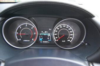 Mitsubishi Outlander - 11