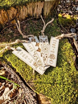 Dřevěná záložka do knihy s originálním designem V1 - 11