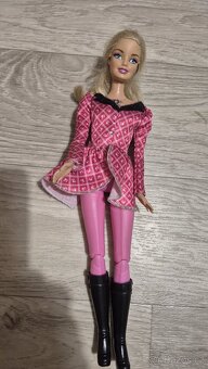 Barbie a chodící kůň - 11