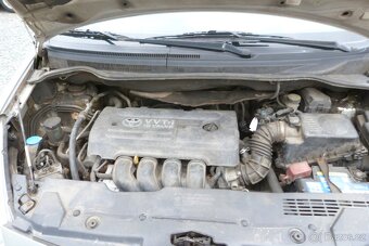 Toyota Corola Verso 1.8i 16v automat 7 míst - 11