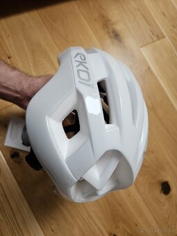 Cyklistická helma Ekoi Gara Boa - 11