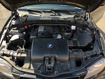BMW 1 (E81) 118i 2.0 benzín - 11