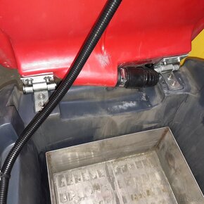 Podlahový mycí stroj Cleanfix Sauber RA 900 se sed.obsluhou - 11