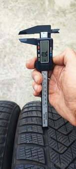 235/45/18 Pirelli Sottozero 3 Winter, DOT 3323,  7.5-7.0mm. - 11