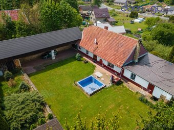 Výjimečný selský dvůr s téměř hektarovým pozemkem - Dlouhá L - 11