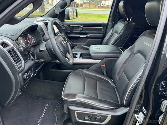 Dodge RAM Night-paket, 2022, 5.7l, TOP stav - 11