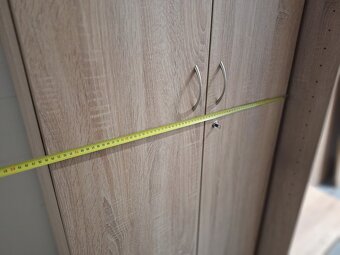 Skříň lamino v.210, š.77cm, hl.52cm - 11