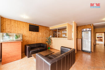 Multifunkční objekt, 2203 m², Lišov, ul. třída 5. května - 11