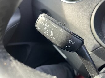 Škoda Octavia 1.6 TDi DSG Navigace, Tempomat - 11
