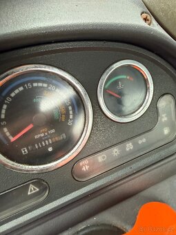 Prodám komunální traktor Massey Ferguson MF 2515 na SPZ - 11