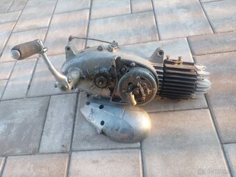 Jawa 50 pionyr, pařez- motor - 11