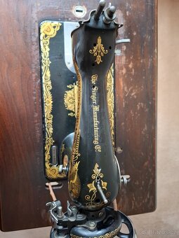 Starožitný šlapací šicí stroj Singer - 11