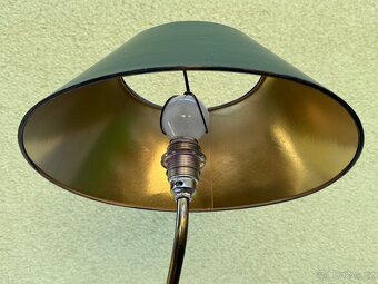 Stará figurální stolní lampa mosaz a kov zelené stínidlo - 11