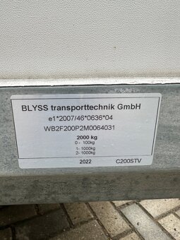 Skříňový přivěsný vozík 2000 kg bržděný - 11