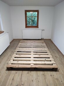DŘEVĚNÁ POSTEL Z OPRACOVANÝCH PALET 140x200 - 11