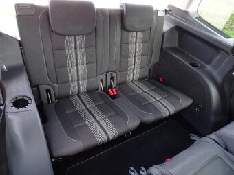 Volkswagen Touran 2.0 TDI, 103 KW, r.v 12.2012, 7 míst - 11