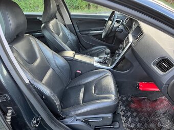 V 60 D2 84kW, kůže, city safety, satelitní navigace - 11