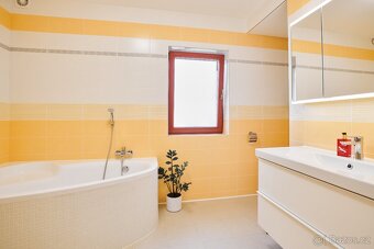 Rodinný dům ve Velké Hraštici – Perfektní bydlení nedaleko P - 11
