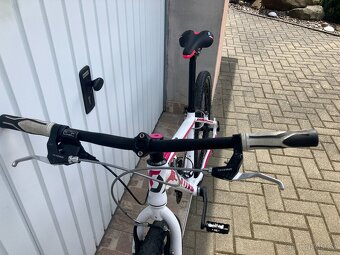 DÍVČÍ NEBO DÁMSKÉ KOLO SCOTT - 11