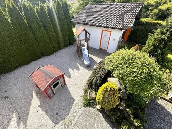 Penzion se skladem,  dvougaráží, dětským hřištěm a parkovací - 11