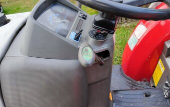 Malotraktor Yanmar s čelním nakladačem - 11