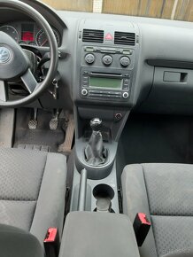 Volkswagen Touran 1.6 FSI - 11