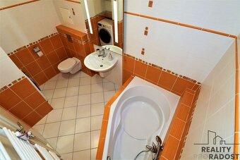 Pronájem zařízeného nadstandardního prosluněného apartmánu 2 - 11