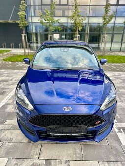 Ford Focus 2.0 ST - 11
