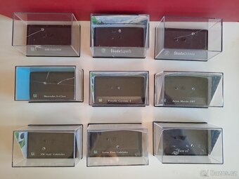 Modely Hongwell, 1:72, sbírka 11 modelů aut a 9 boxů se stoj - 11