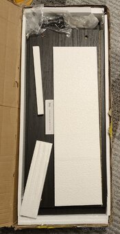 Černá skříňka nová (při přepravě jemně poškozena) - 11