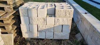Prodám betonové tvarovky KB Blok - bílé - 11