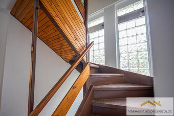 Ráj klidu a přírody: rovinatý pozemek s rekreačním objektem - 11