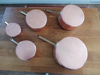 PĚKNÉ MĚDĚNÉ HRNCE K VAŘENÍ 5 KUSŮ - VINTAGE FRANCIE - 11