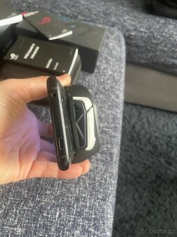 Telefon Asus ROG Phone 6 + komplet herní příslušenství. - 11