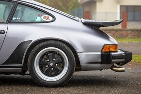 Porsche 911 Carrera 3.2 - 11