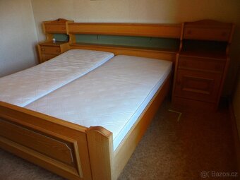 stylová ložnice- 5 dvéřová šatní skříň, postel, rošty, matra - 11