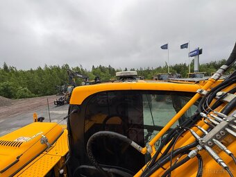 Kolový otočný bagr JCB JW170 E - 11