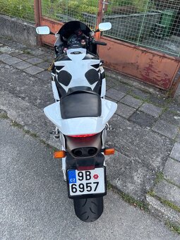 Honda CBR 1000RR 2004 - 11
