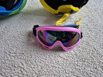 Lyžařský komplet - lyže 130, boty, hůlky, helma, brýle - 11