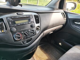 Prodám Mazdu MPV 2.0 Di na náhradní díly - 11