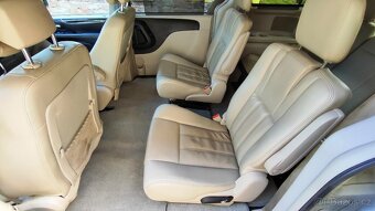 Chrysler Town & Country 3.6 V6 2012 Luxusní rodinný minivan - 11
