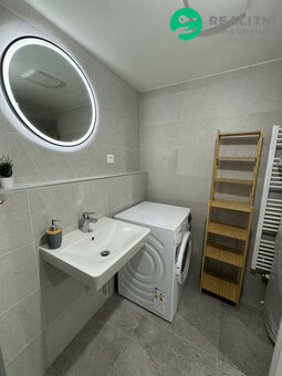 Stylový loft 2+kk po designové rekonstrukci na... - 11