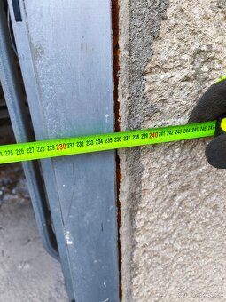 Výklopná vrata Hormann hnědá,  2kusy, 25002000mm a 2350200 - 11