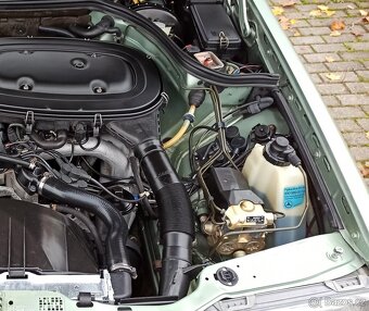 Mercedes Benz S124 200TE - 11