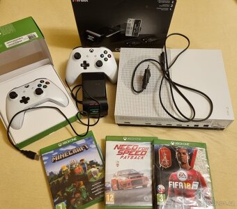 Xbox one S, 2× ovladač , nabíječka,  hry×3 - 11